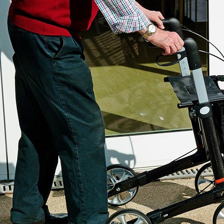 어르신 등이 살던 곳에서 계속 거주하며 체계적으로 의료·돌봄 등 지원받을 수 있는 기반 마련