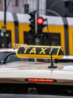 어르신, 택시 호출 어렵지 않아요! 서울시, 7일(월)부터 동행 콜택시 운영🚕