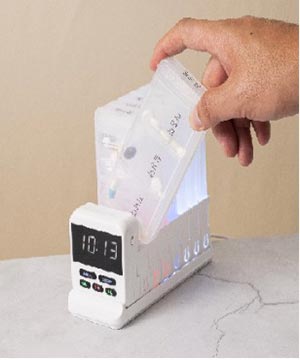 AI 기반 신기술 복지용구 확대로 낙상 사고 막고 복약 누락 예방한다